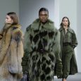 http://bit.ly/2ufBNJk The Fall 2017 Michael Kors Collection is all about strength and sensuality. A subtler approach to sexy translates into long sleeves and mid-calf lengths with unwrapping, slashing and fringe. […]