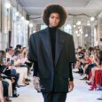 In his Fall Winter 2023-24 Haute Couture collection, Alexandre Vauthier departed from his usual flamboyance, embracing sobriety and precision to showcase his mastery of cut and sharp silhouettes. Set to […]