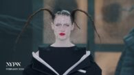 Thom Browne, a maestro of dramatic presentations in American fashion, brought New York Fashion Week to a grand close on a blustery day. His show transformed the venue with artificial […]