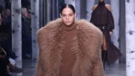 Michael Kors’ Fall Winter 2023-2024 collection is a harmonious blend of classic menswear-inspired tailoring and contemporary sensibilities. Drawing inspiration from iconic women like Gloria Steinem, Kors pays homage to their […]
