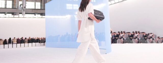 Maximilian Davis showcased a trendsetting collection at Ferragamo, embracing sleek tailoring, luxurious casual wear, and spacious leather bags. Within this ensemble, a sky blue tote adorned with subtle dents and […]