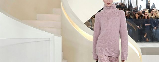 Michael Kors’ Fall/Winter 2024-2025 fashion show, held at the historic former Barneys New York in Chelsea, was a captivating exploration of fashion’s timeless allure, blending nostalgia with modern sophistication. Set […]